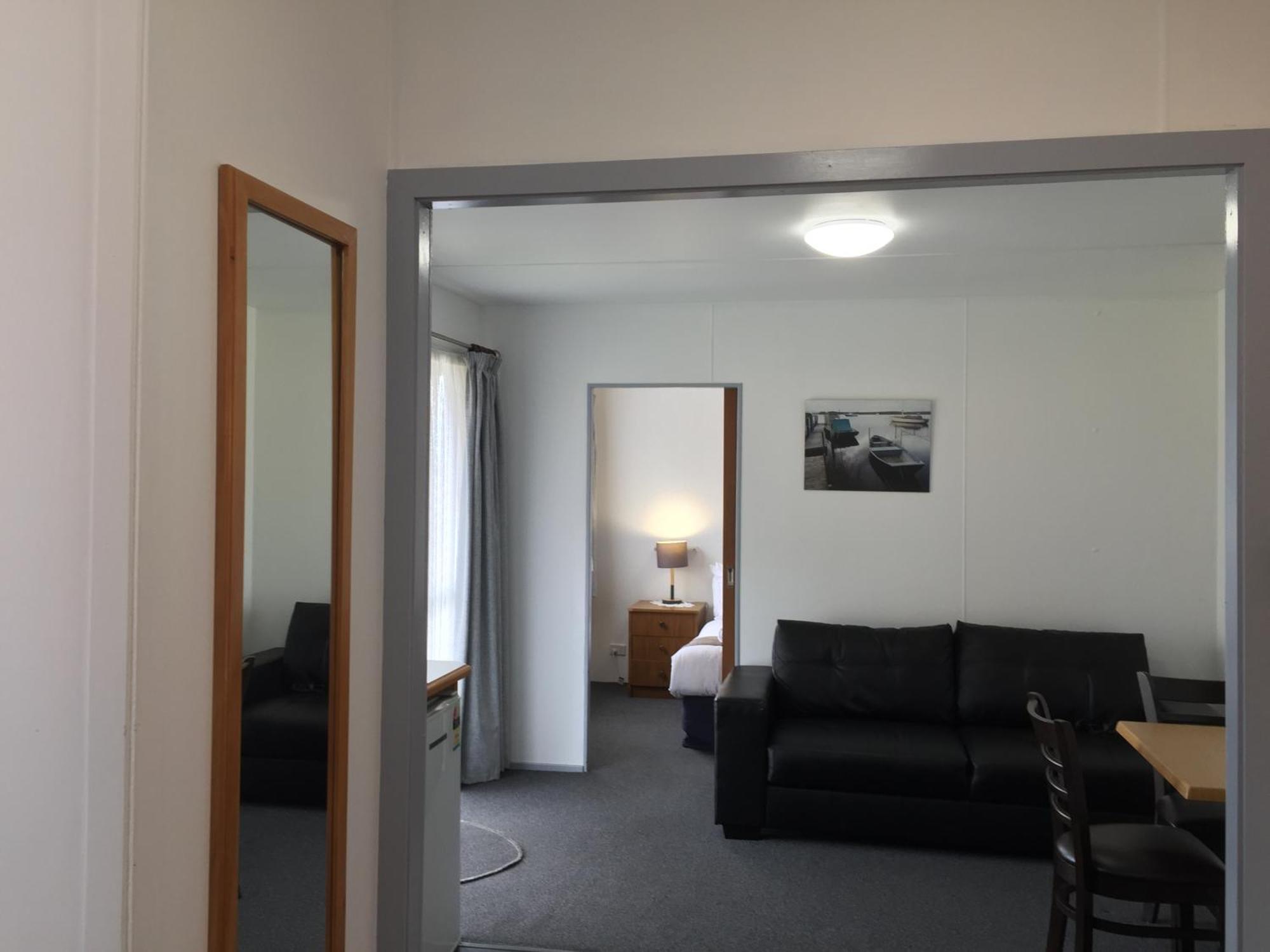 Regatta Point Tavern & Holiday Villas Strahan Luaran gambar
