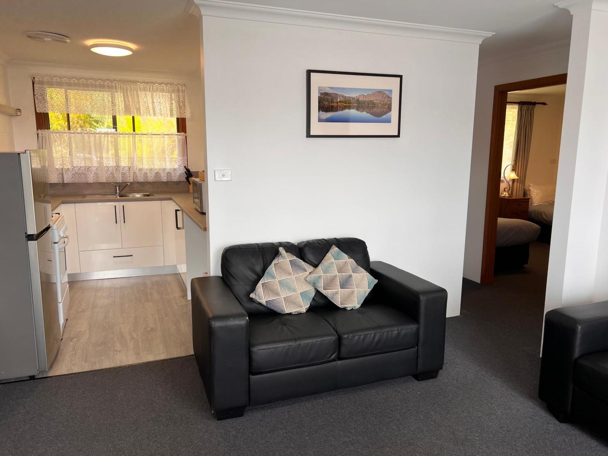Regatta Point Tavern & Holiday Villas Strahan Luaran gambar