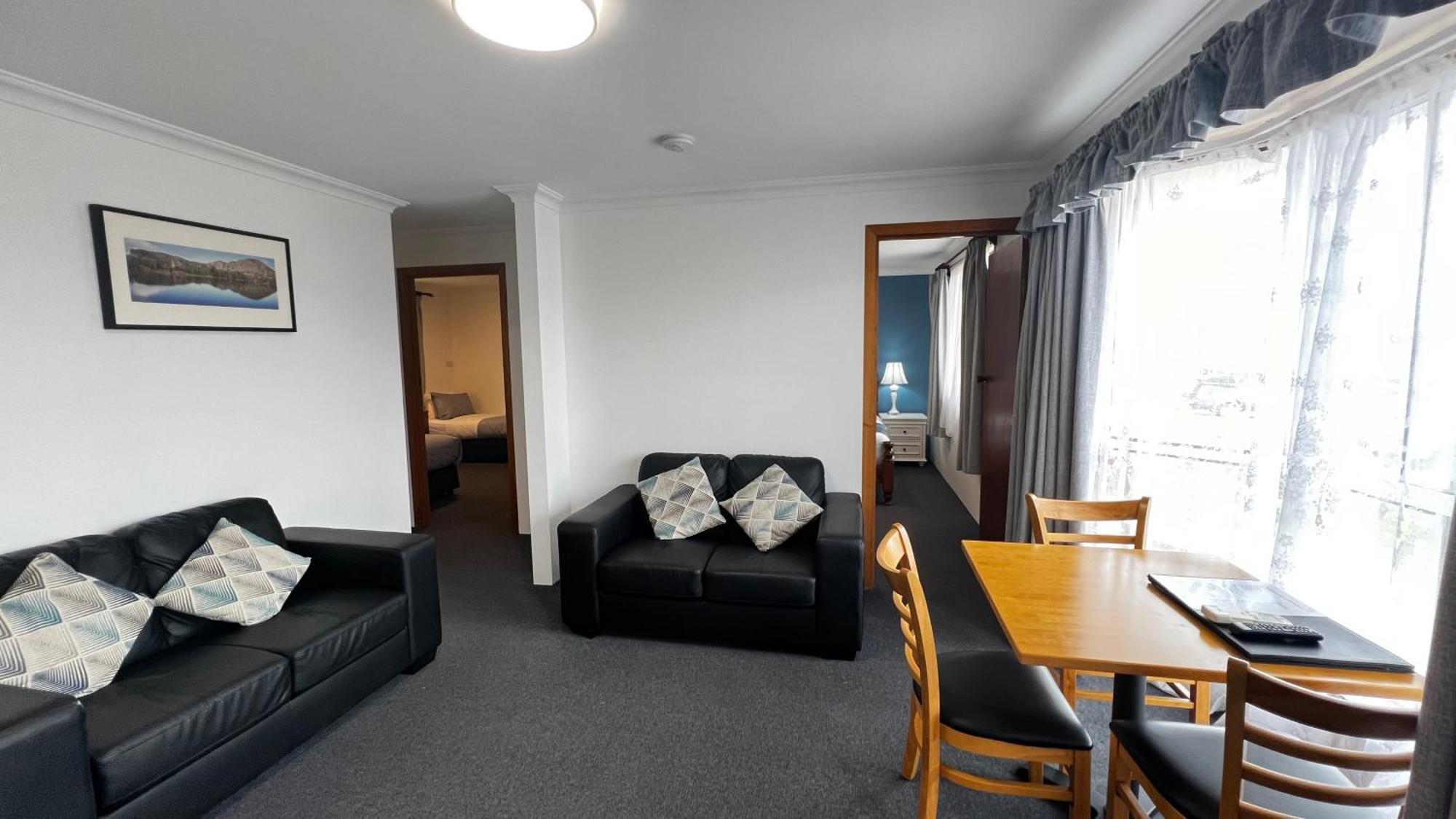 Regatta Point Tavern & Holiday Villas Strahan Luaran gambar
