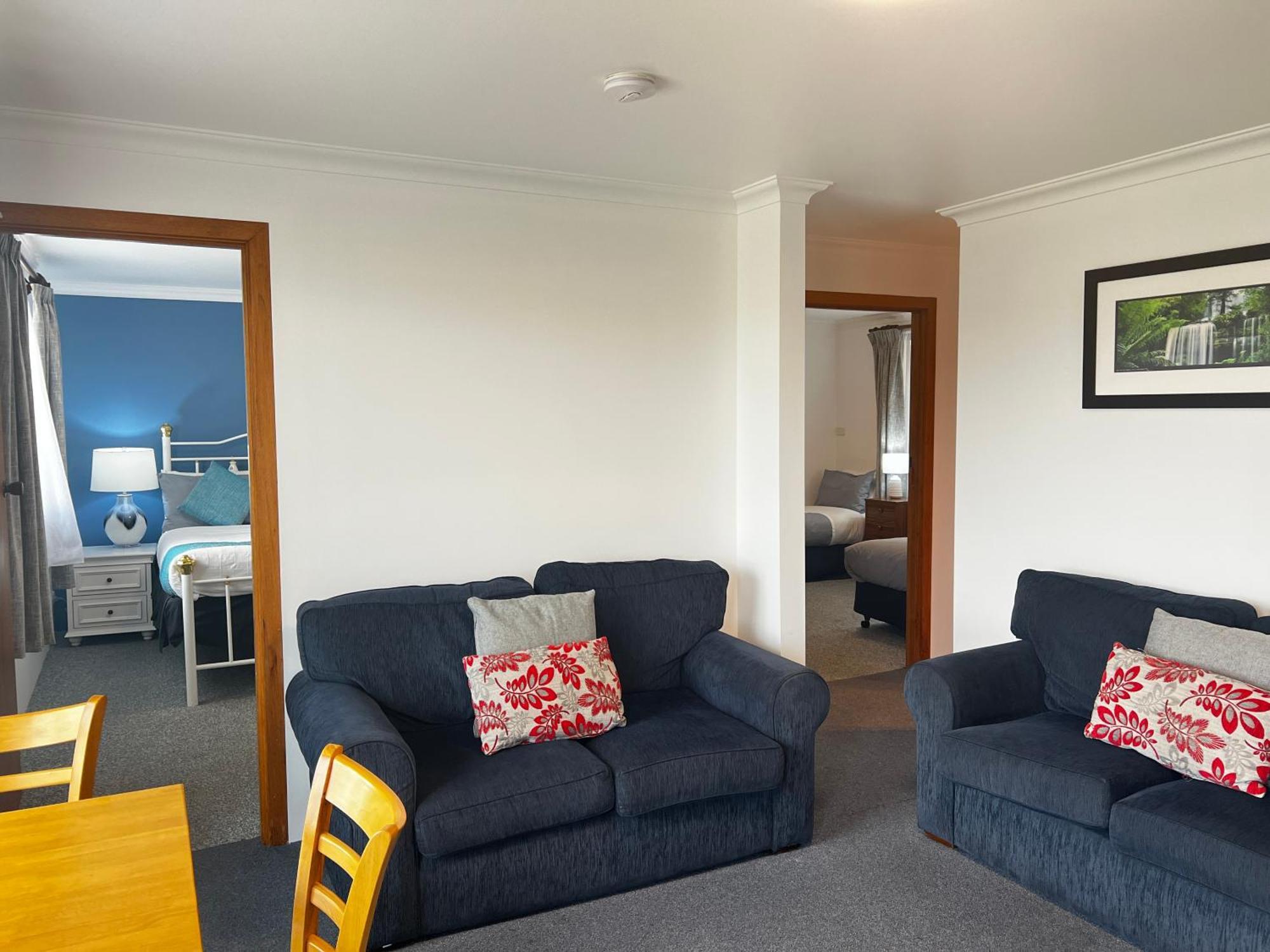 Regatta Point Tavern & Holiday Villas Strahan Luaran gambar