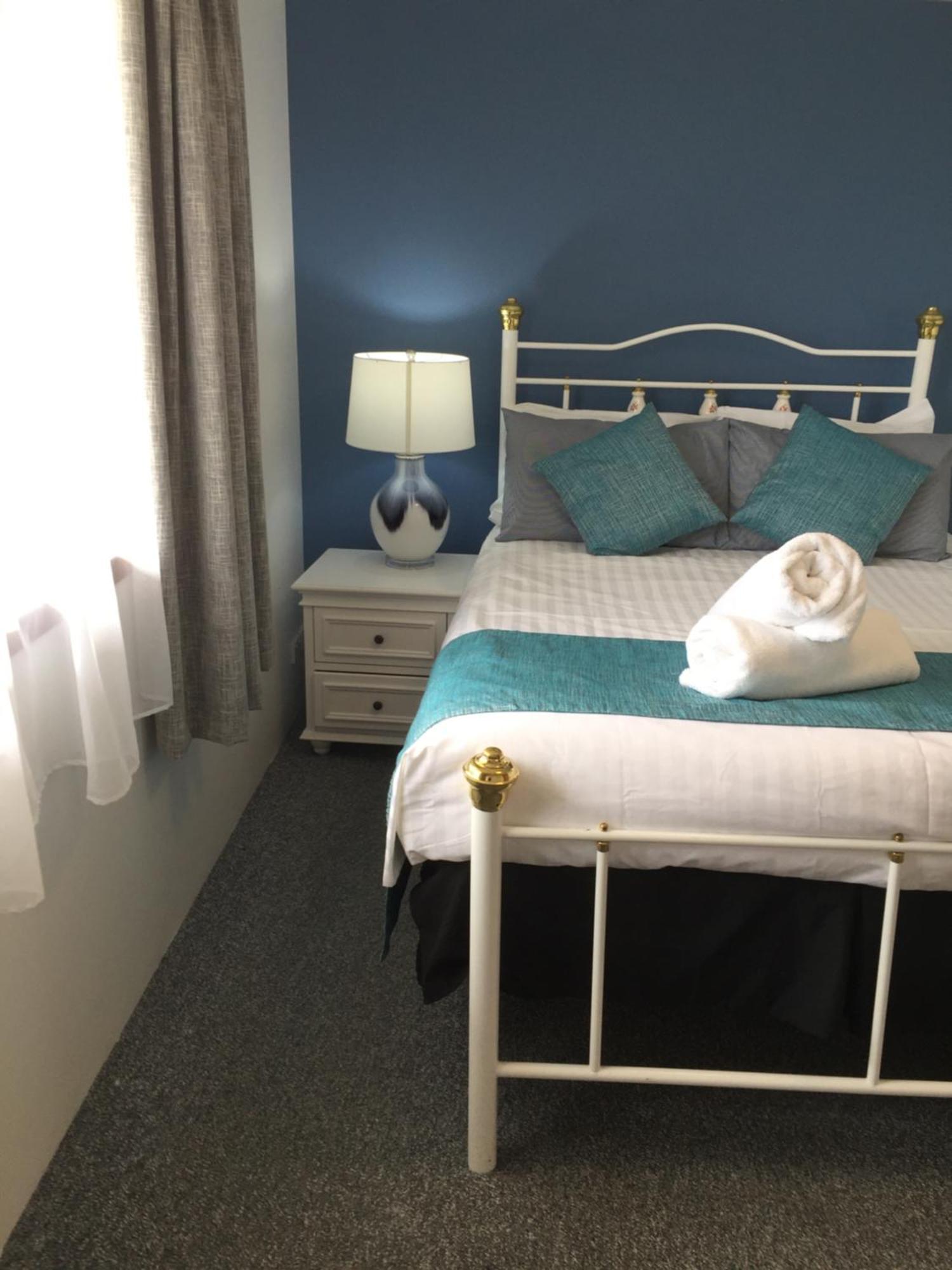 Regatta Point Tavern & Holiday Villas Strahan Luaran gambar