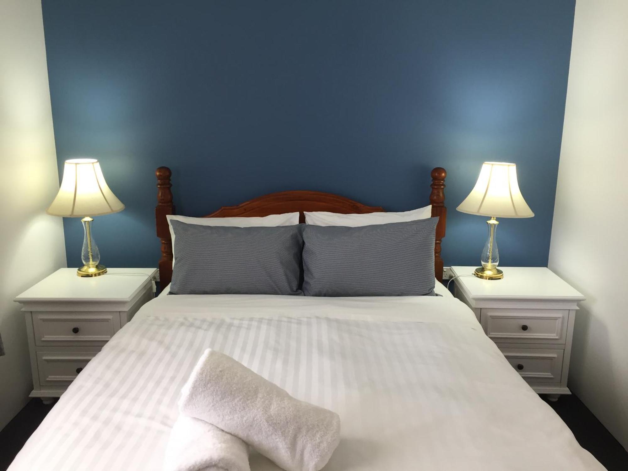 Regatta Point Tavern & Holiday Villas Strahan Luaran gambar