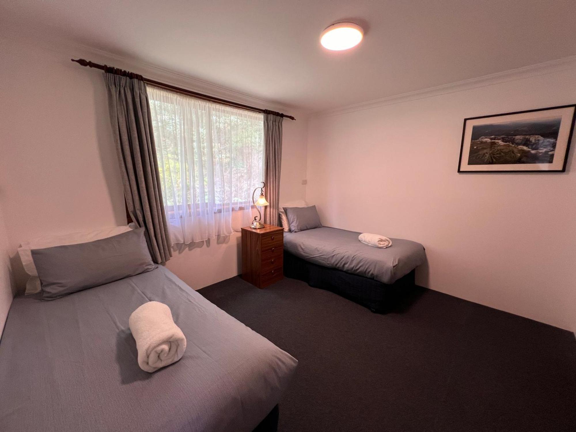 Regatta Point Tavern & Holiday Villas Strahan Luaran gambar