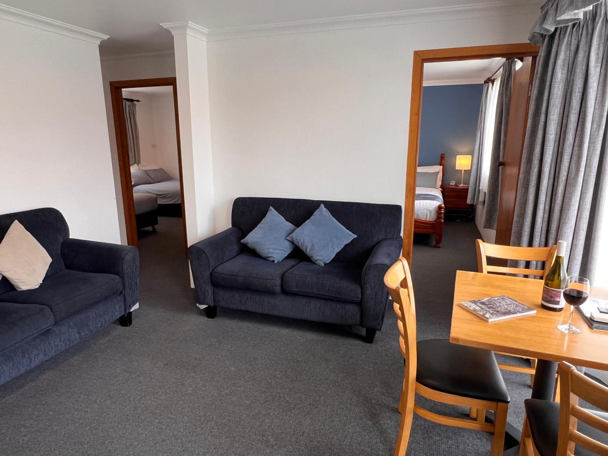 Regatta Point Tavern & Holiday Villas Strahan Luaran gambar