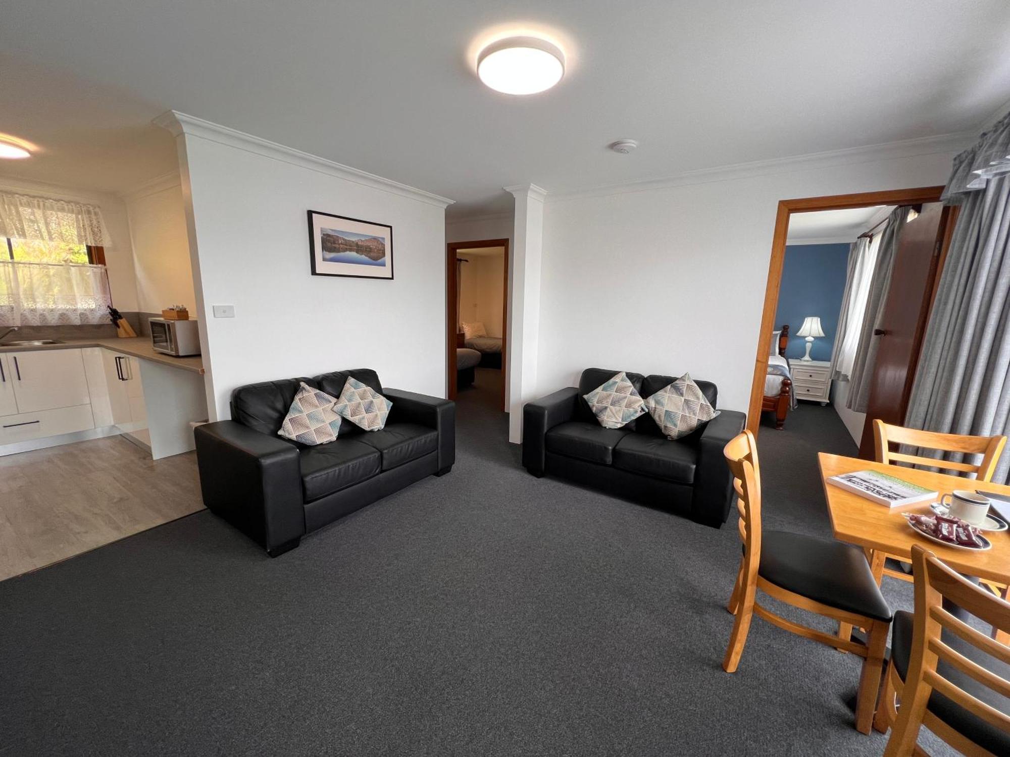 Regatta Point Tavern & Holiday Villas Strahan Luaran gambar