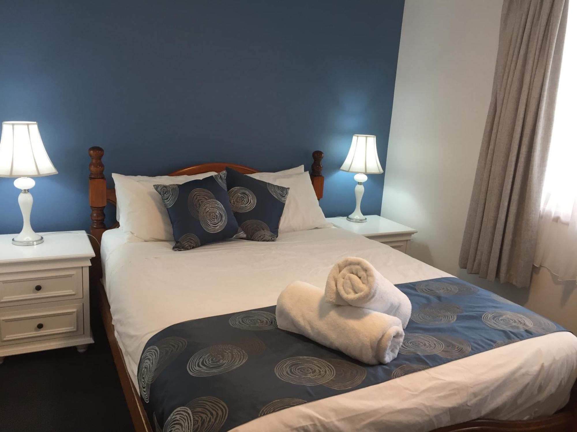 Regatta Point Tavern & Holiday Villas Strahan Luaran gambar