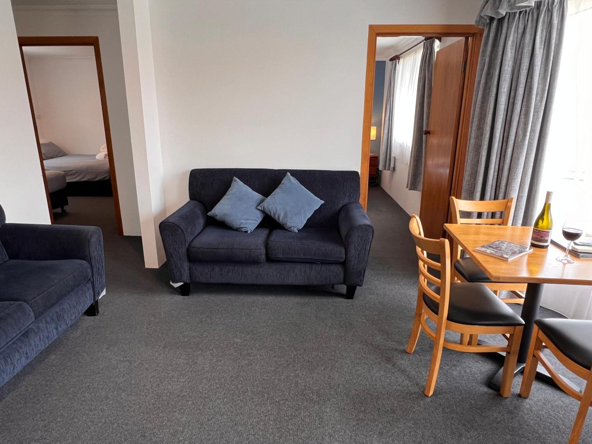 Regatta Point Tavern & Holiday Villas Strahan Luaran gambar
