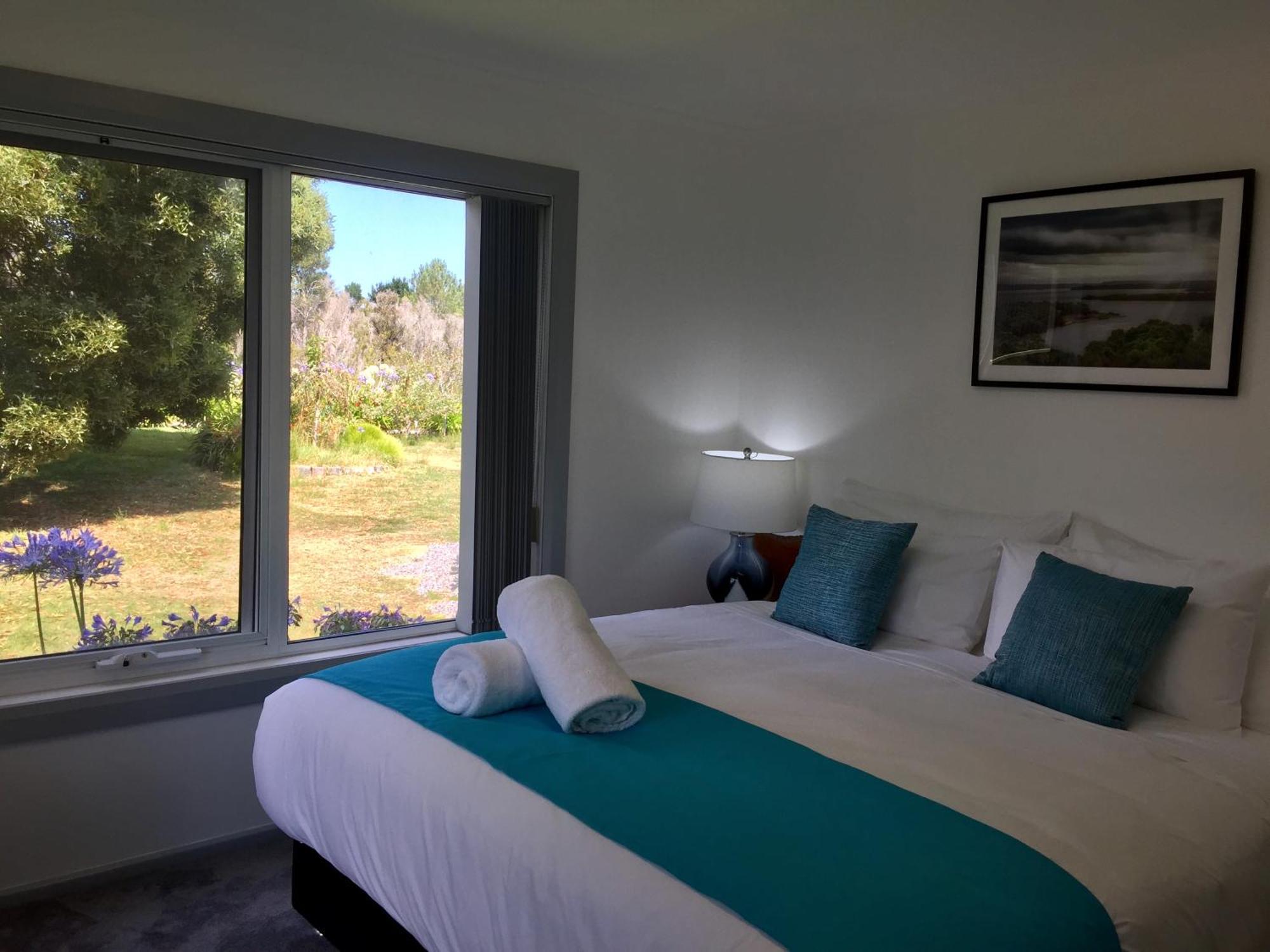 Regatta Point Tavern & Holiday Villas Strahan Luaran gambar