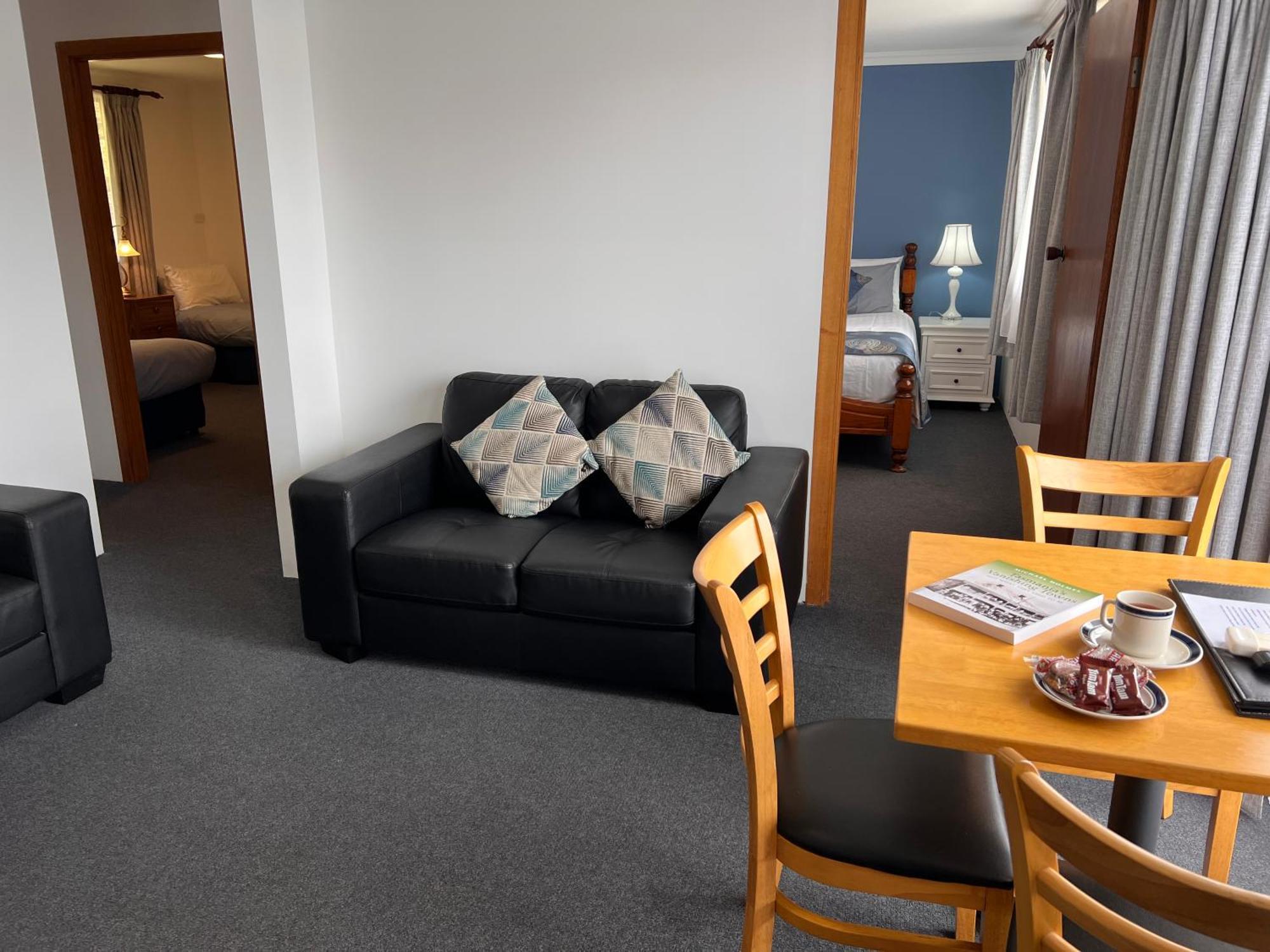 Regatta Point Tavern & Holiday Villas Strahan Luaran gambar