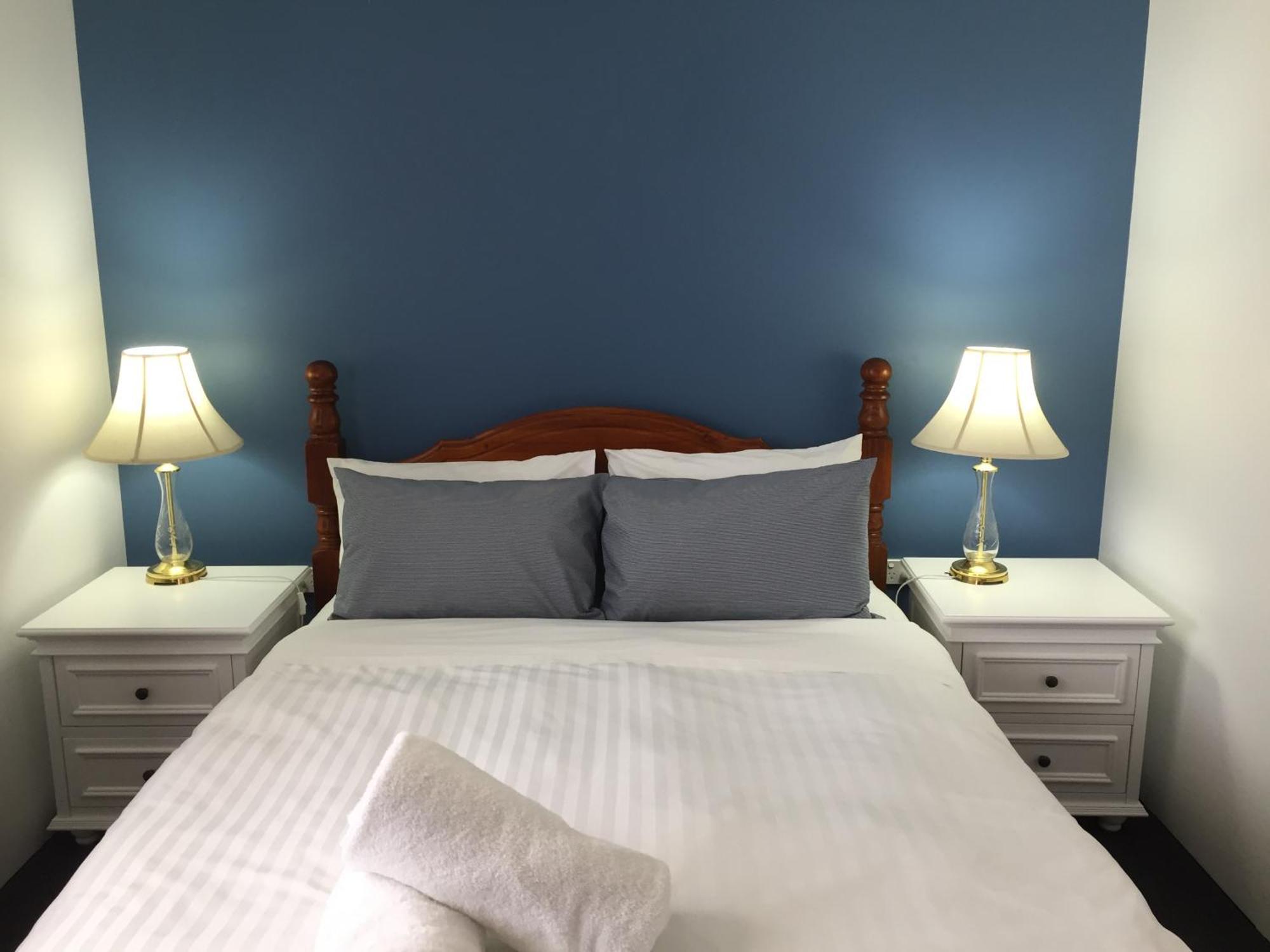 Regatta Point Tavern & Holiday Villas Strahan Luaran gambar