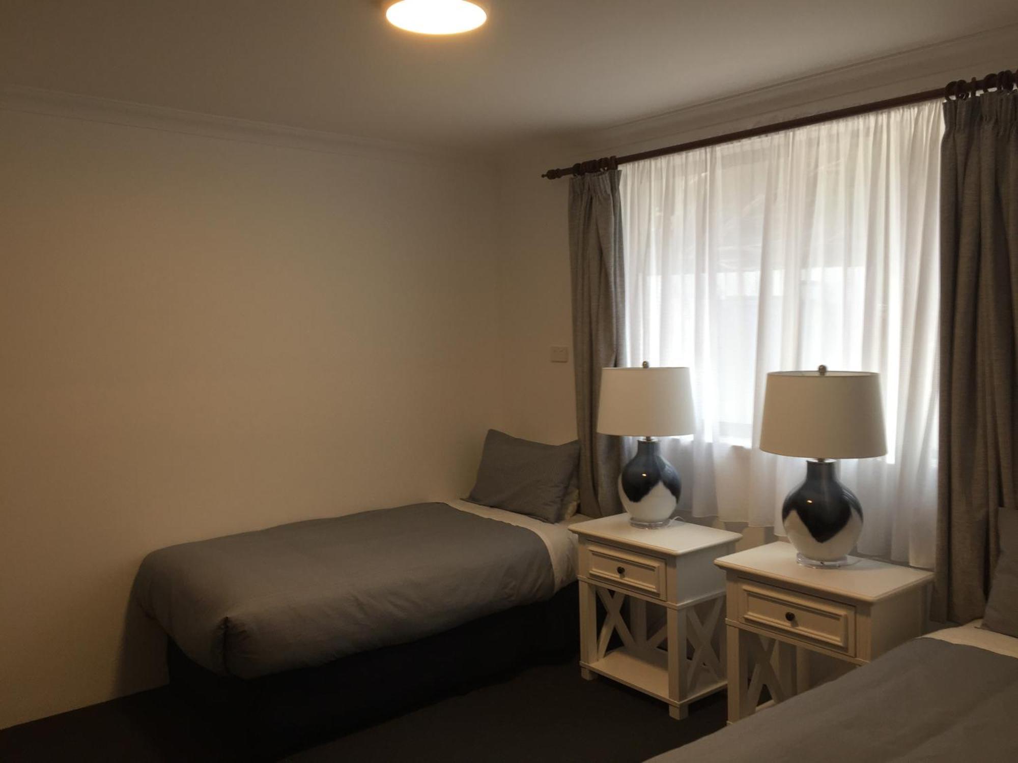 Regatta Point Tavern & Holiday Villas Strahan Luaran gambar