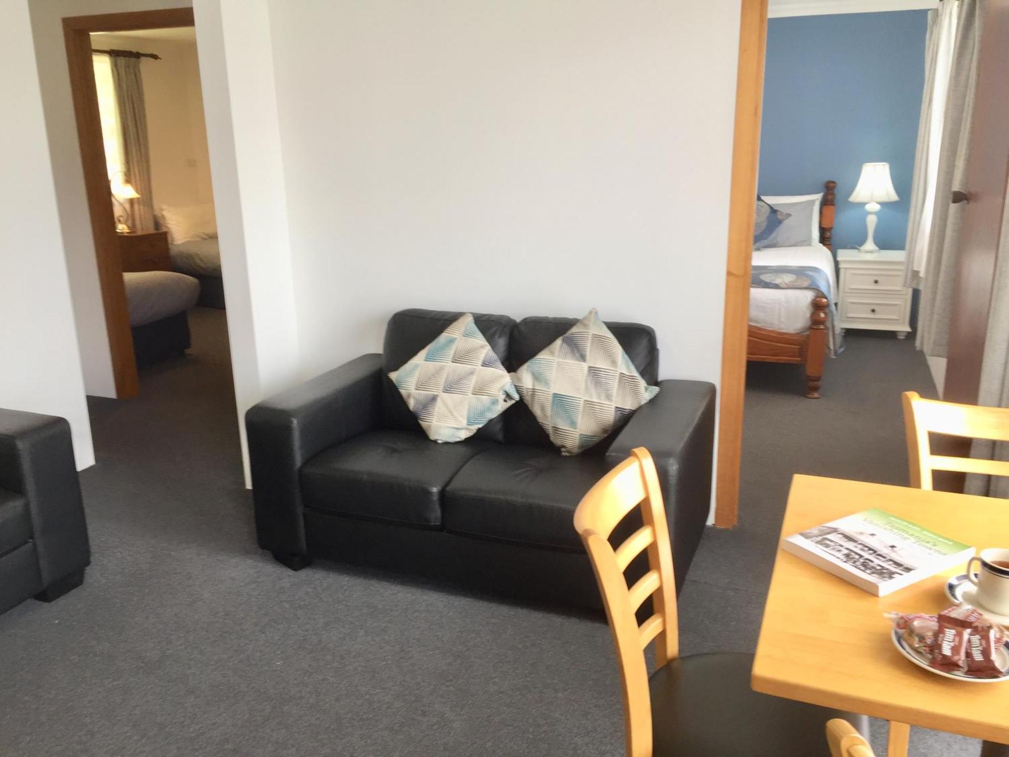 Regatta Point Tavern & Holiday Villas Strahan Luaran gambar
