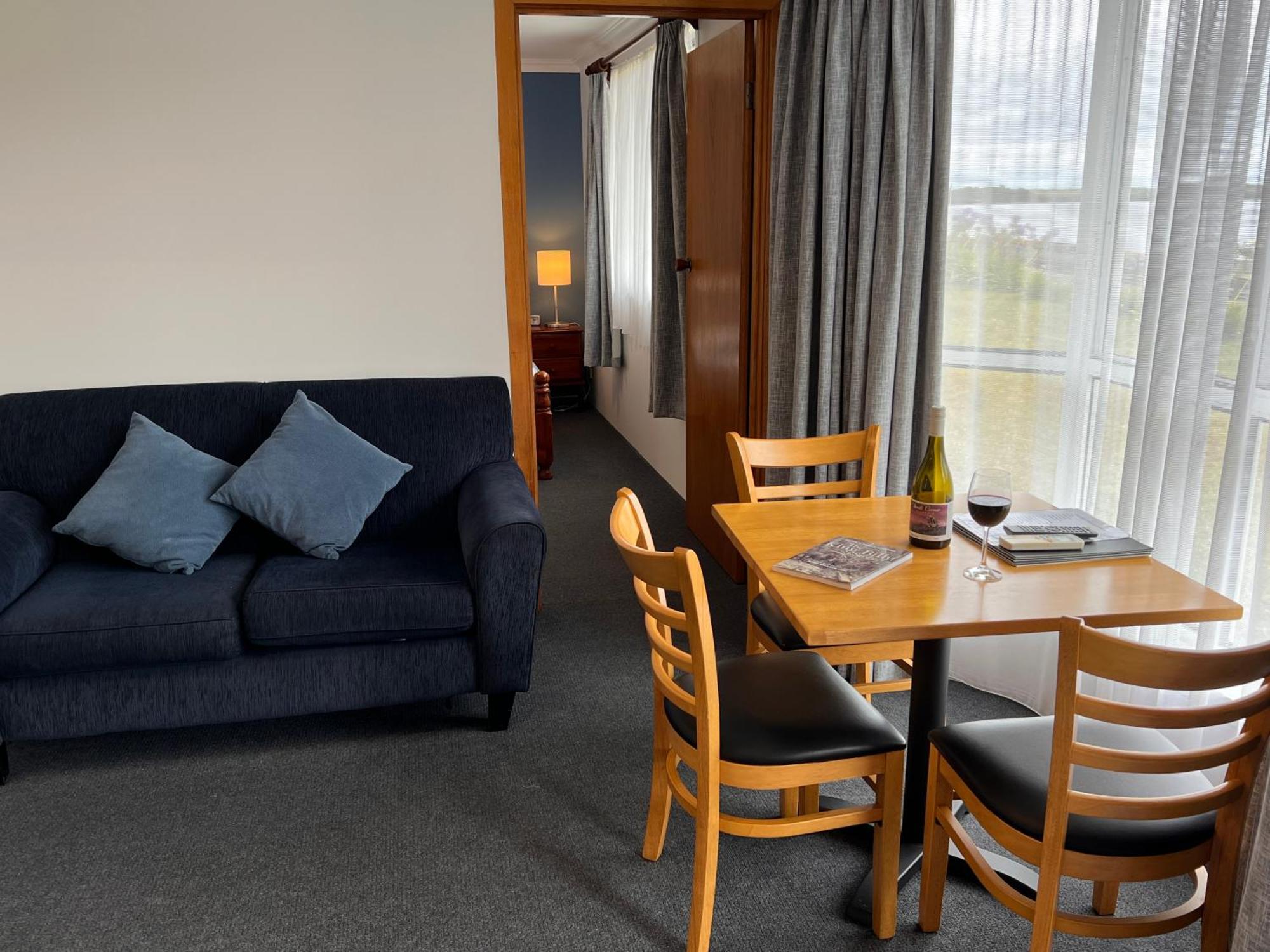 Regatta Point Tavern & Holiday Villas Strahan Luaran gambar
