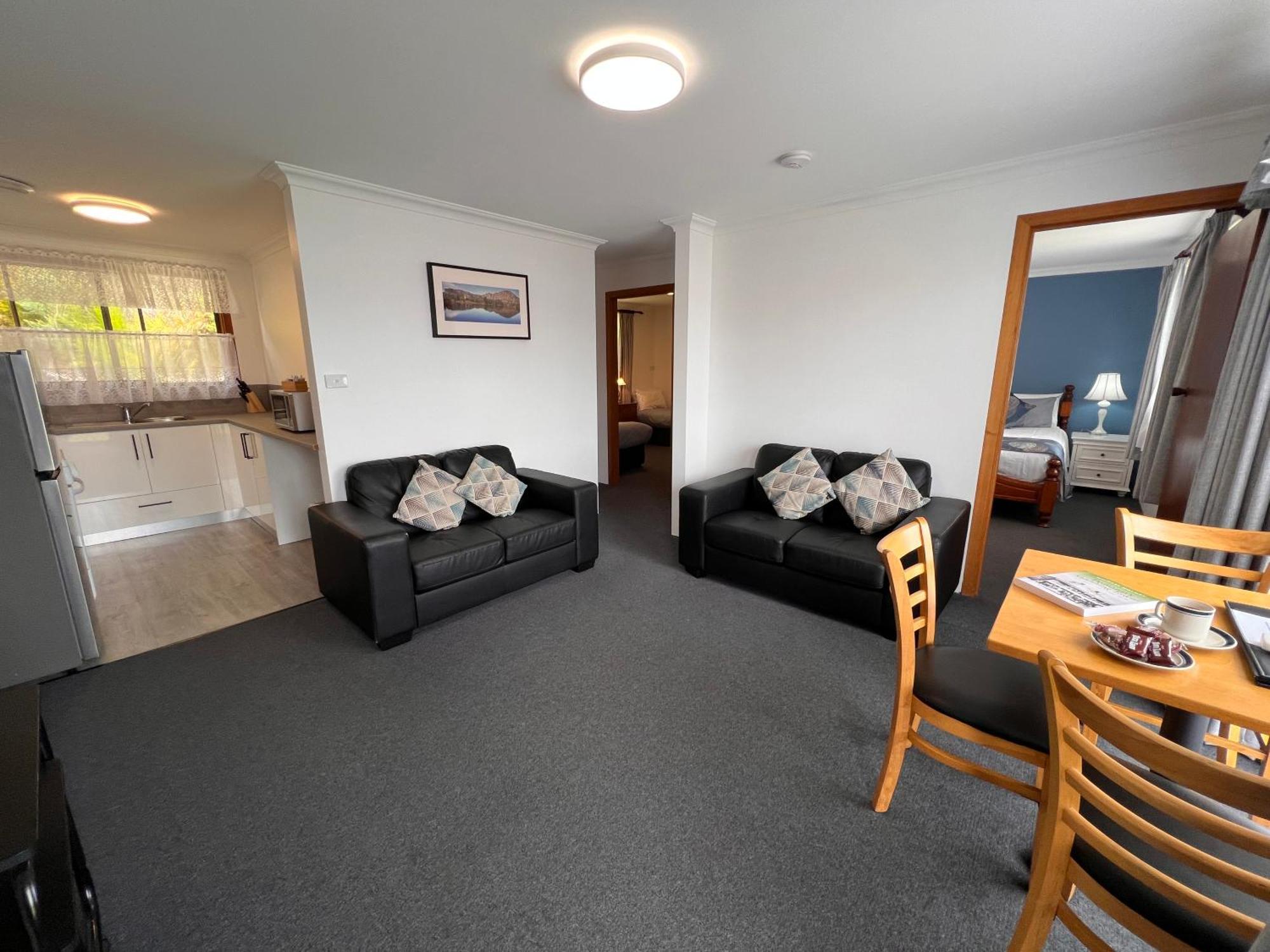 Regatta Point Tavern & Holiday Villas Strahan Luaran gambar