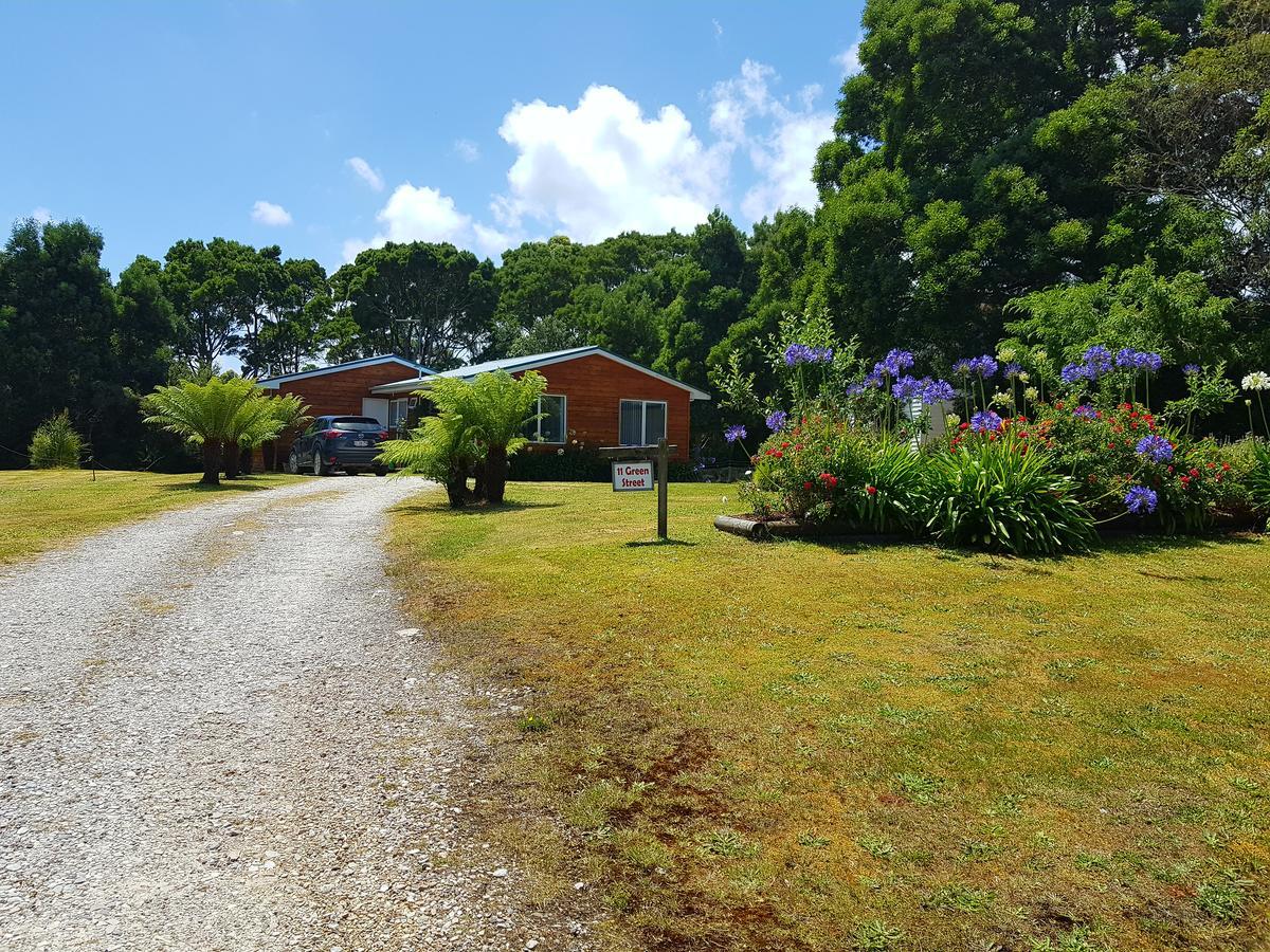 Regatta Point Tavern & Holiday Villas Strahan Luaran gambar