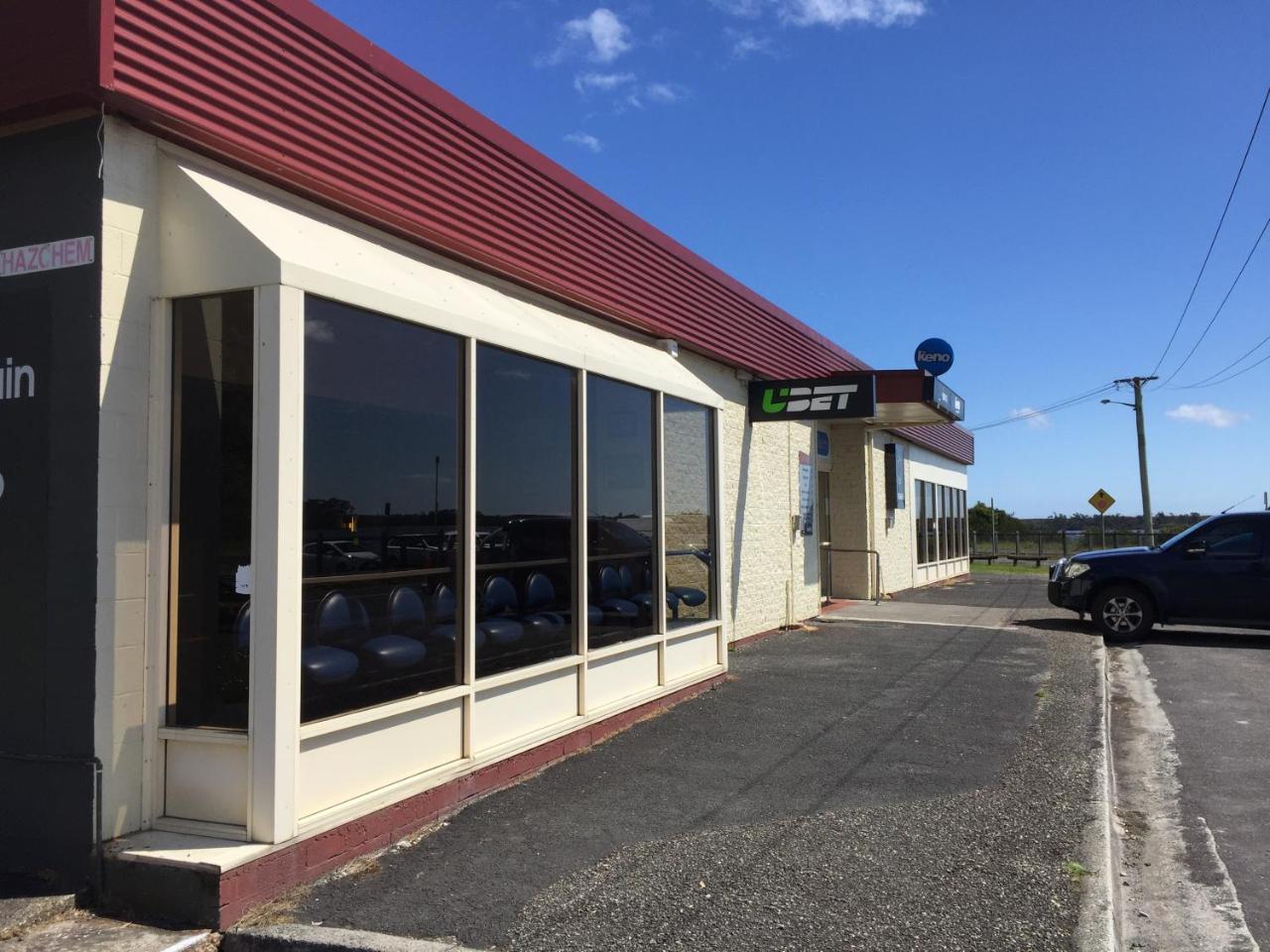 Regatta Point Tavern & Holiday Villas Strahan Luaran gambar