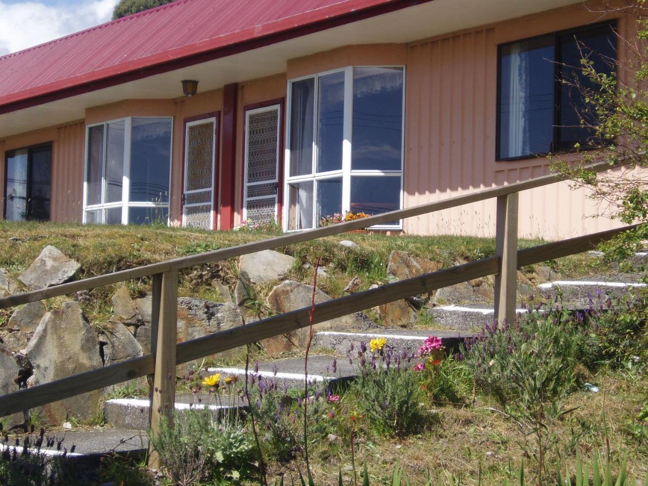 Regatta Point Tavern & Holiday Villas Strahan Luaran gambar