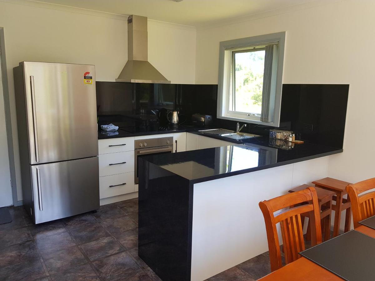 Regatta Point Tavern & Holiday Villas Strahan Bilik gambar